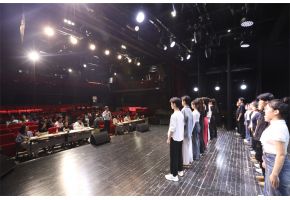 美女骚逼逼网高三年级表演专业举行阶段考试
